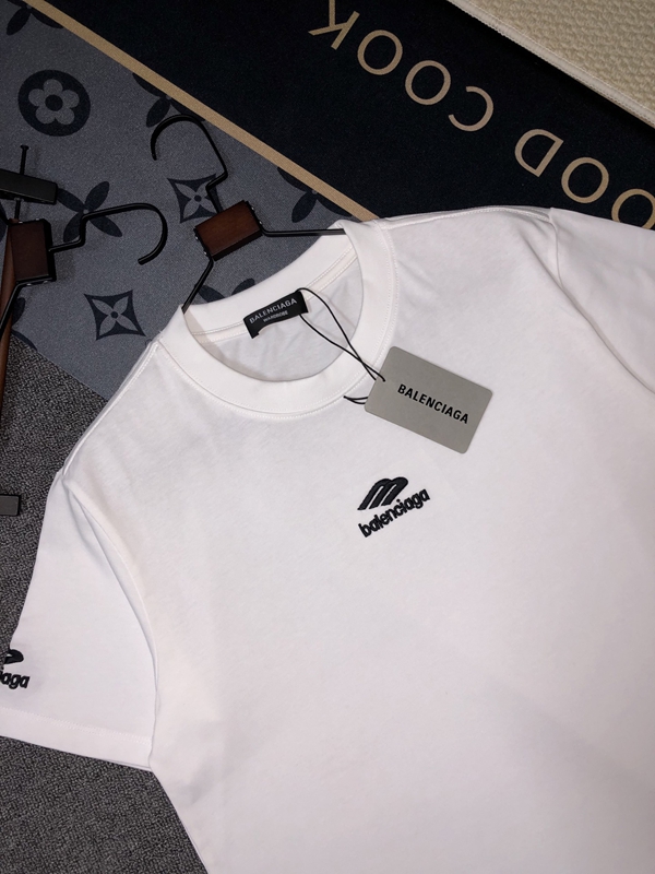 ブランドTシャツ背面デザイン